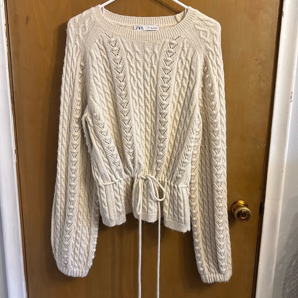 Knit sweater with waist tie